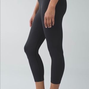 Lululemon size 4 zone in crops